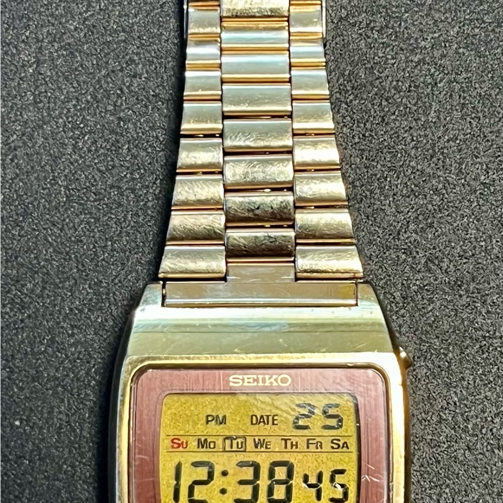 Vintage 1978 Seiko Gold and Silver Quartz LC - Picture 5 of 11